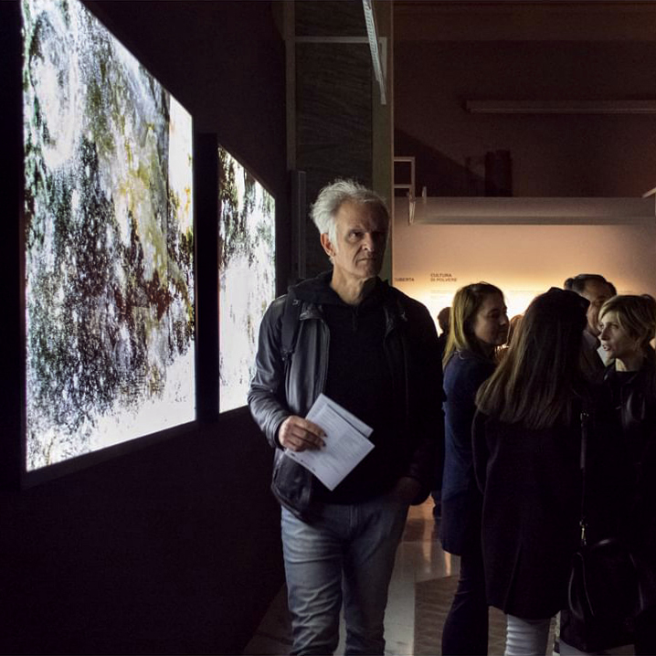 Lightbox realizzati su misura a Firenze Roma e Milano per la mostra personadi Joan Fontcuberta