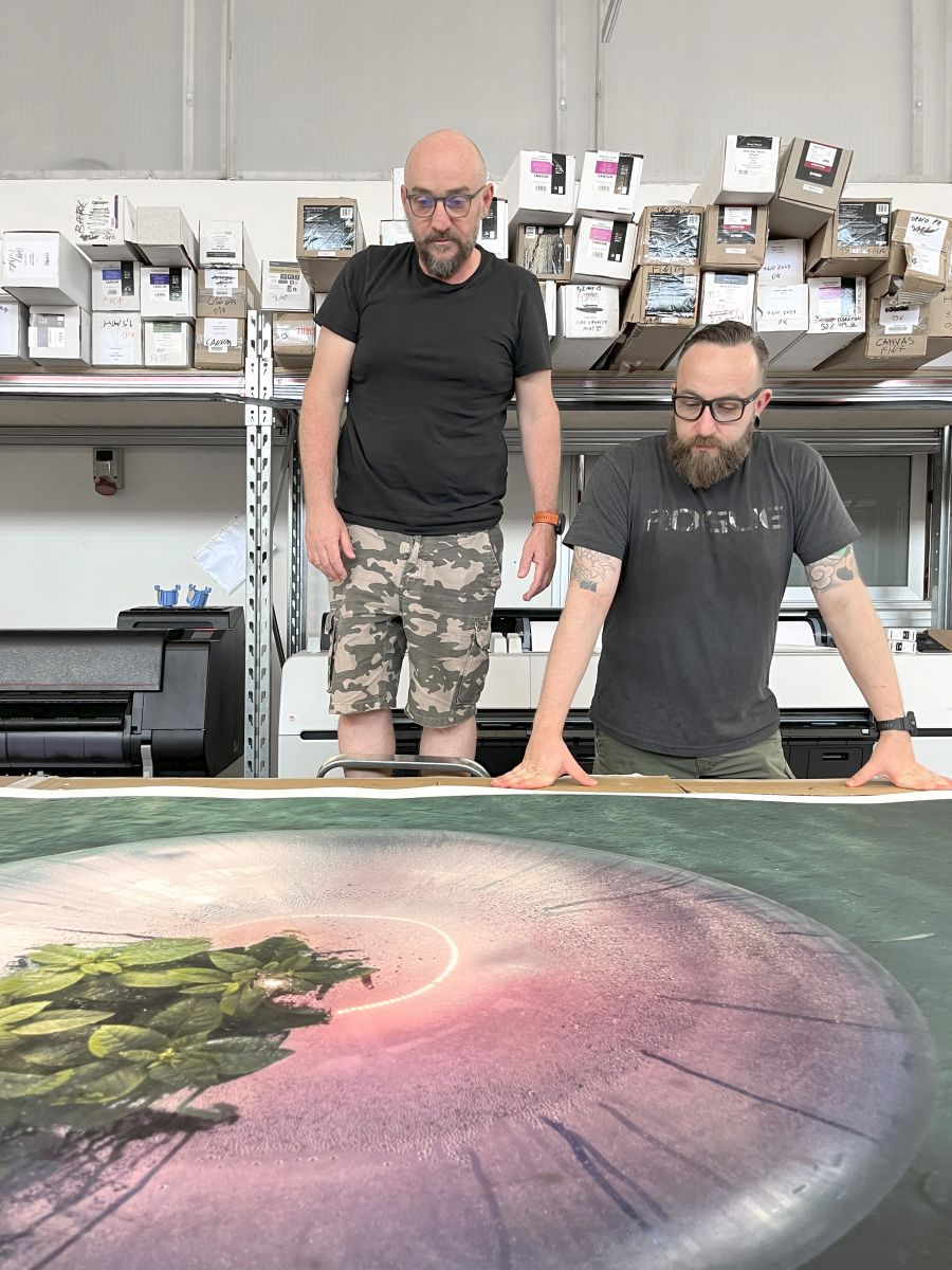 Controllo della color correction di una delle stampe realizzate per Luca Locatelli