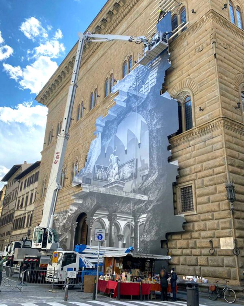 Stampa Uv Pannellizzata destinata all'aperto per un'opera di grandissimo formato dell'artista Jr a Firenze