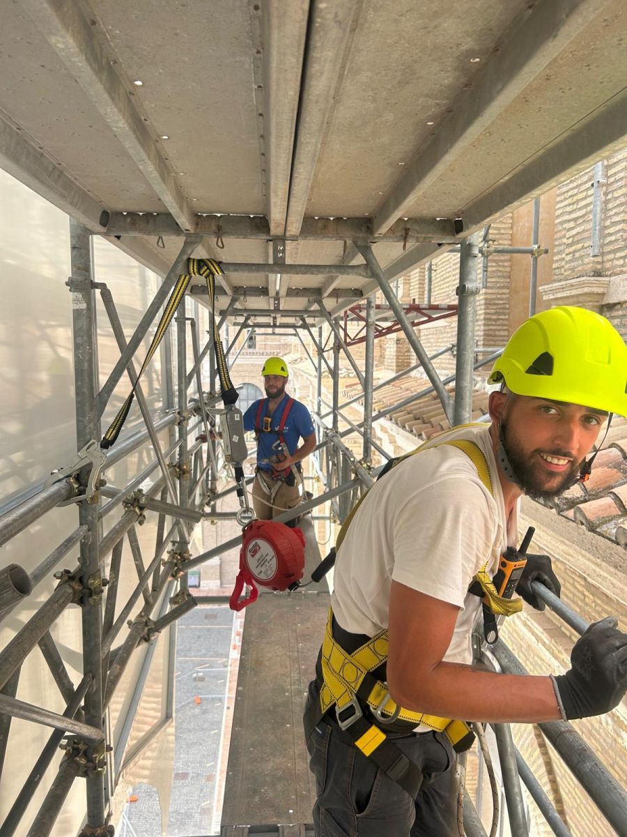 Struttura autoportante per opere d'arte site specific realizzata per l'artista francese JR in occasione della sua installazione Diluvium presso la Biblioteca Apostolica Vaticana
