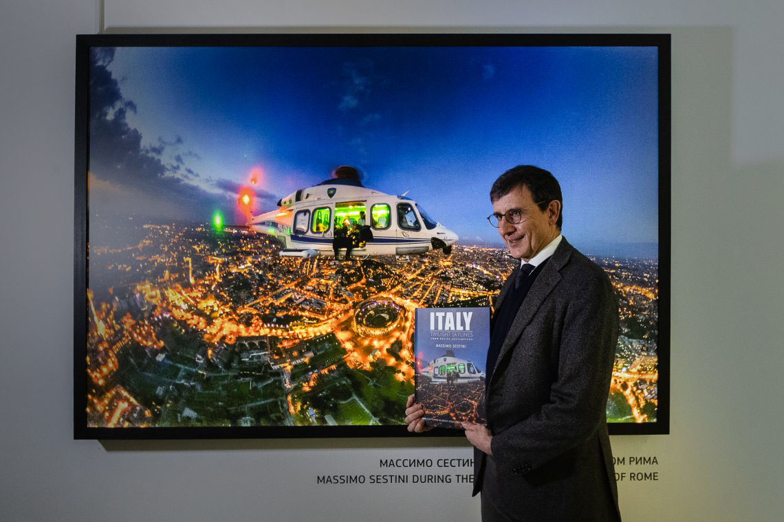 Cosa c'è dietro ai lightbox fine art realizzati per l'ultima mostra di Massimo Sestini.